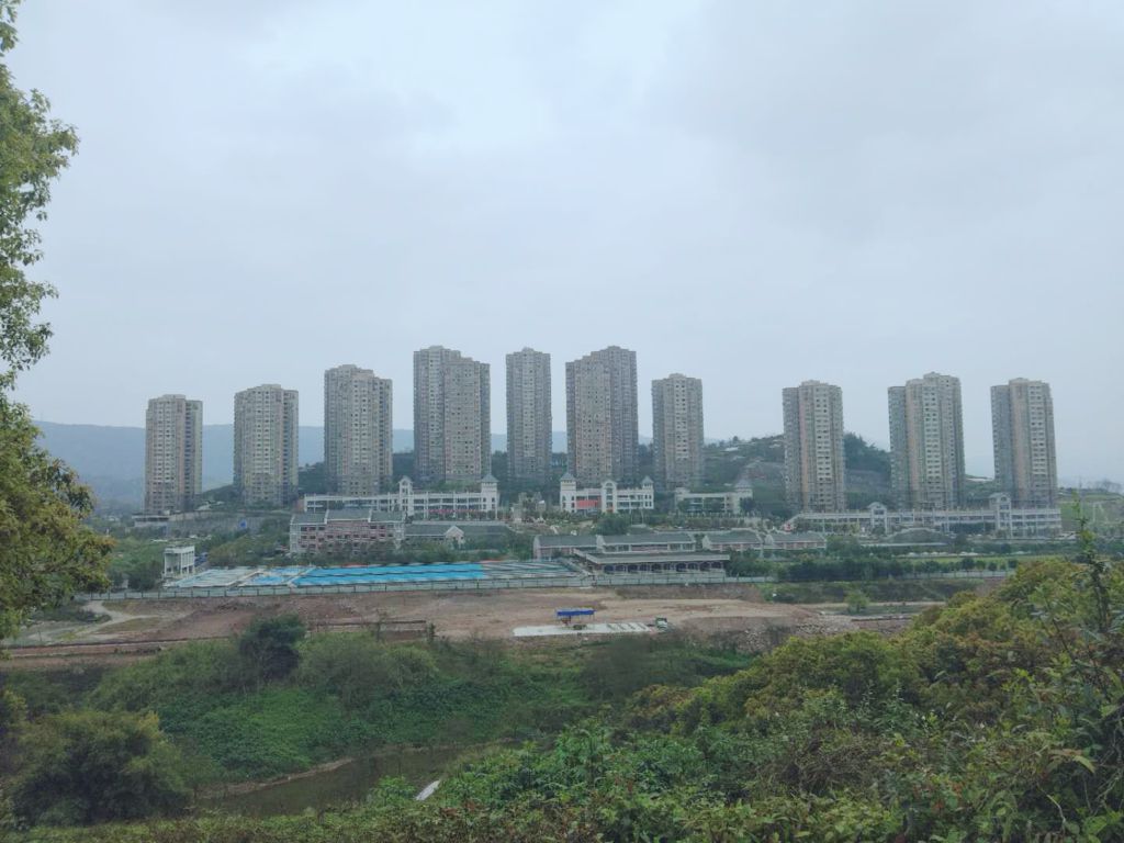 和悅家園位于重慶市江北區(qū)佳美路56號(hào)，總建筑面積323442.39平方米，其中住宅258210.96平方米；商業(yè)12196.34平方米；車(chē)庫(kù)39096.82平方米（停車(chē)位1150個(gè)）.jpg